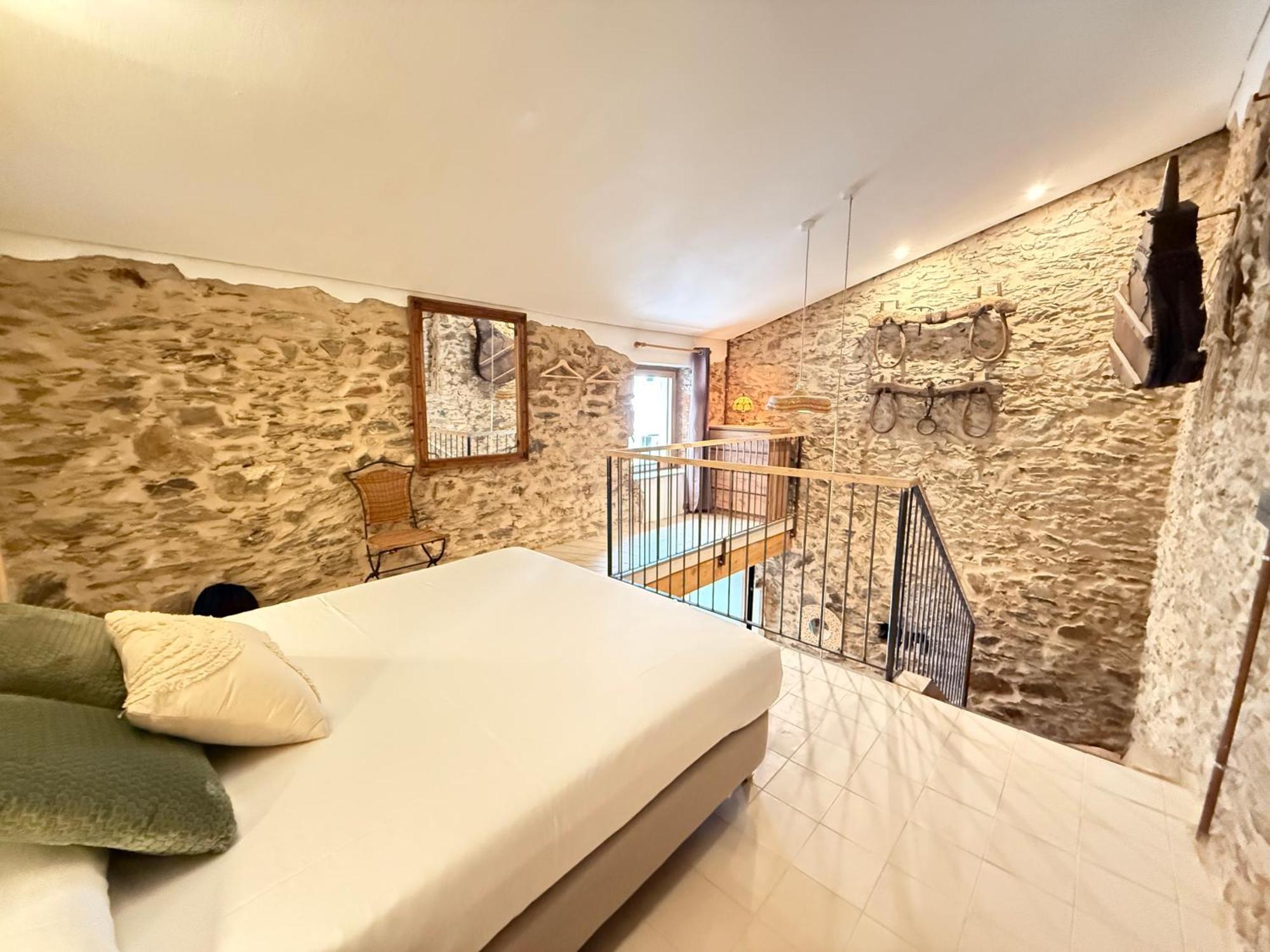 Agi Porthos Apartments روساس المظهر الخارجي الصورة